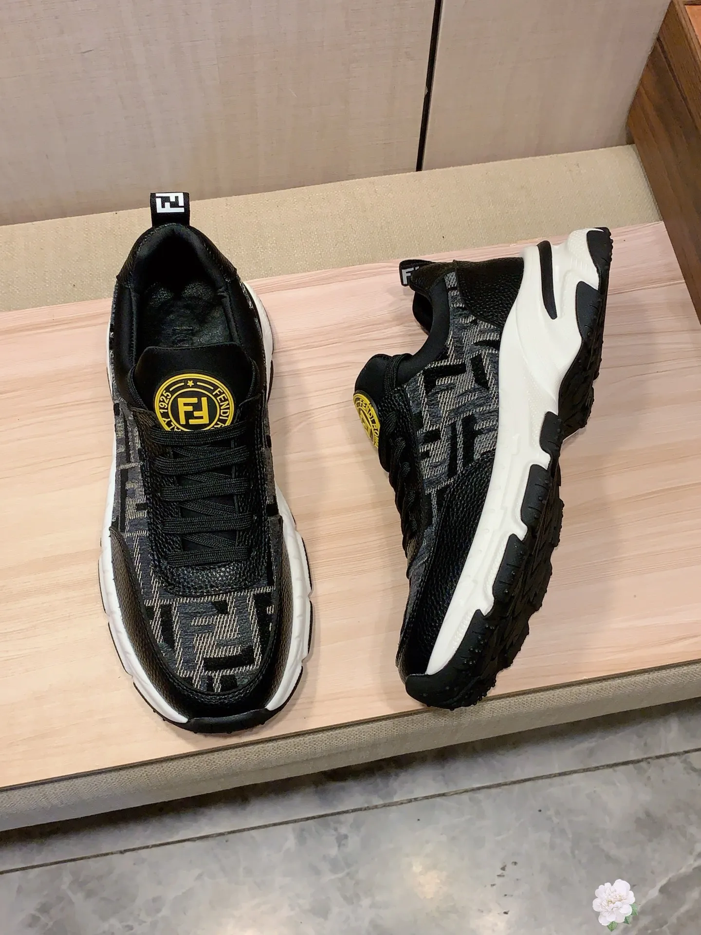 Men's men's shoes💰460💰💰🎩🎩[Lightning][Lightning] "FENDI*" The latest and most popular casual shoes, top brand [Seduce] luxury~purchase, top~quality. [Strong] The upper is made of imported breathable cowhide with material ➕ breathable sheepskin feet (•) and fine workmanship. The original stylish and stylish soft rubber wear-resistant and non-slip outsole is light and comfortable on the feet. The real thing looks better when photographed in person. 111: code: 38-44, 3️⃣ colors selected